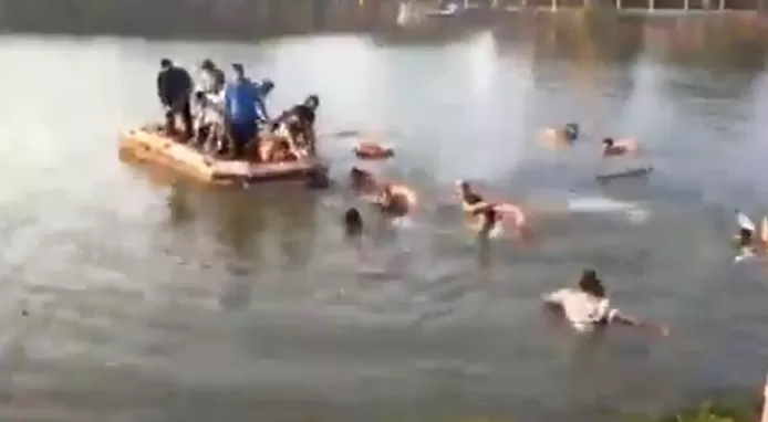 Treize enfants meurent noyés dans un naufrage lors d'une sortie scolaire en Inde